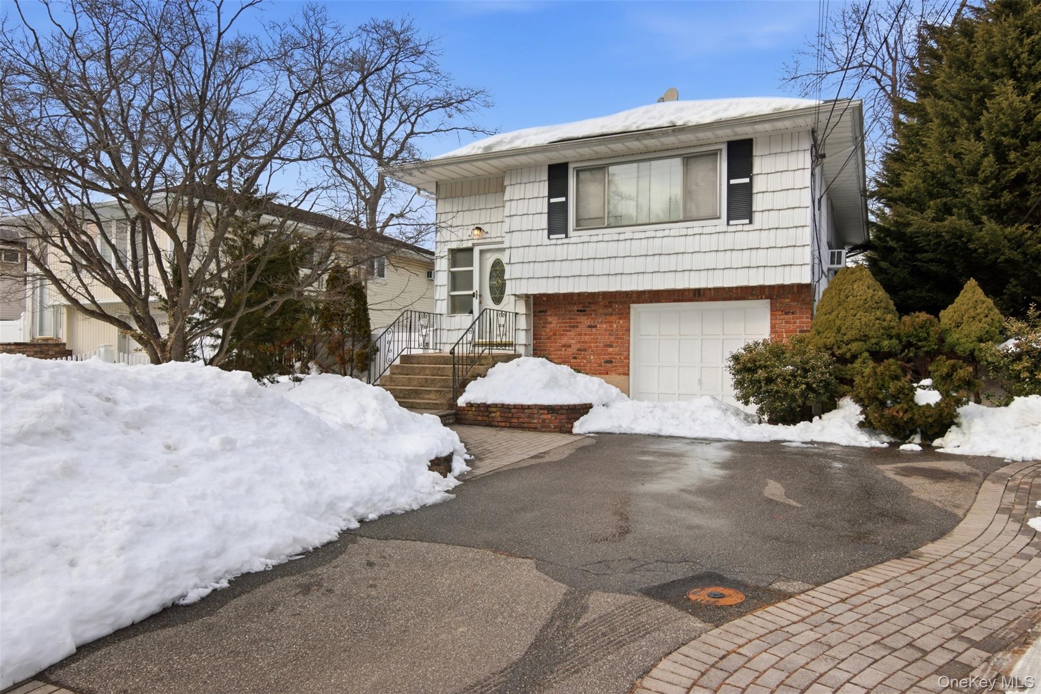 #1 photo, 26 Clarendon Street, Dix Hills , NY 11746