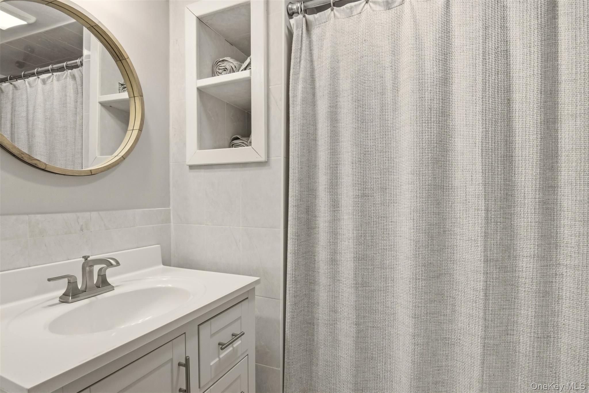 #14 photo, 26 Clarendon Street, Dix Hills , NY 11746