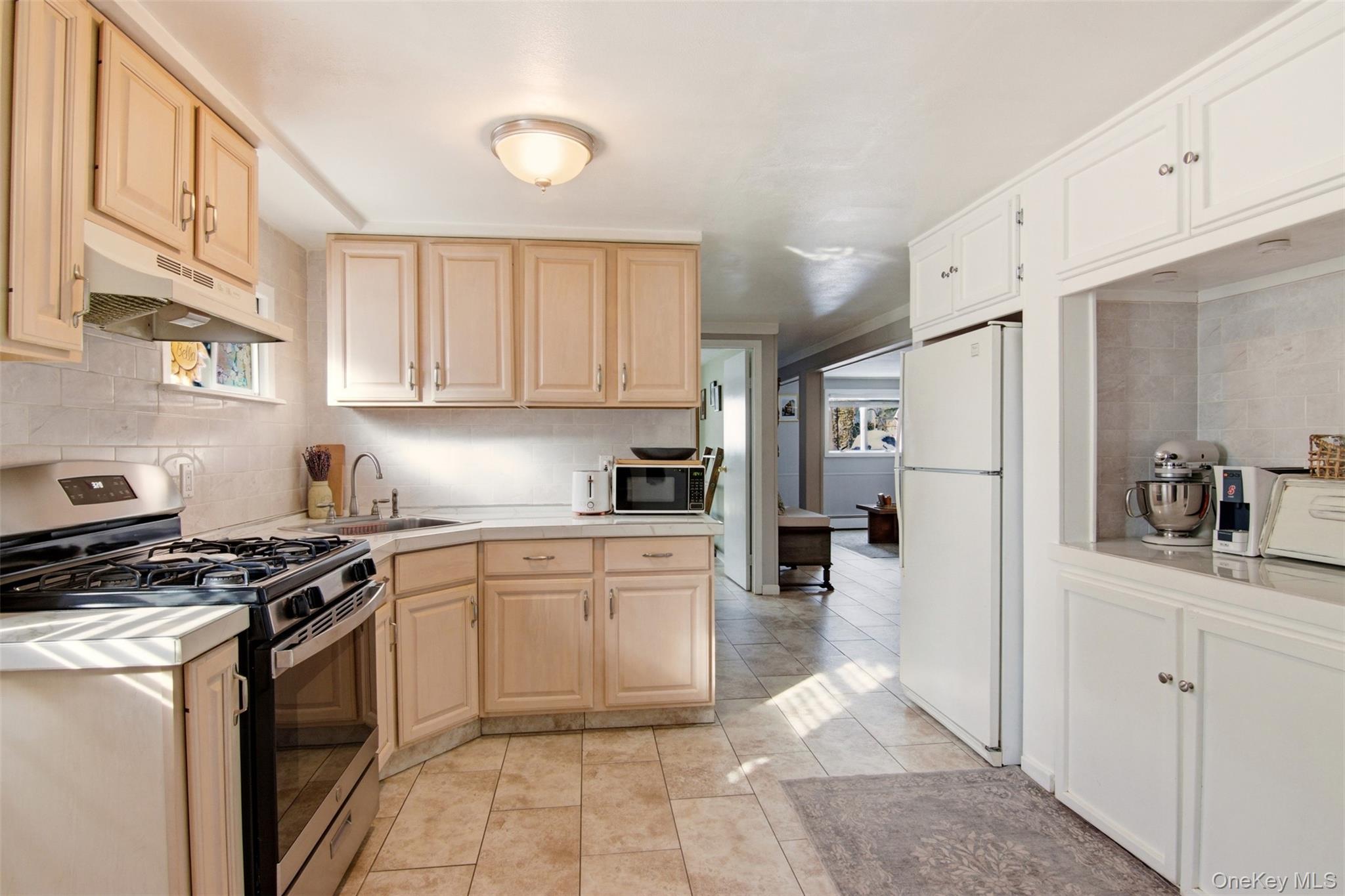 #9 photo, 26 Clarendon Street, Dix Hills , NY 11746