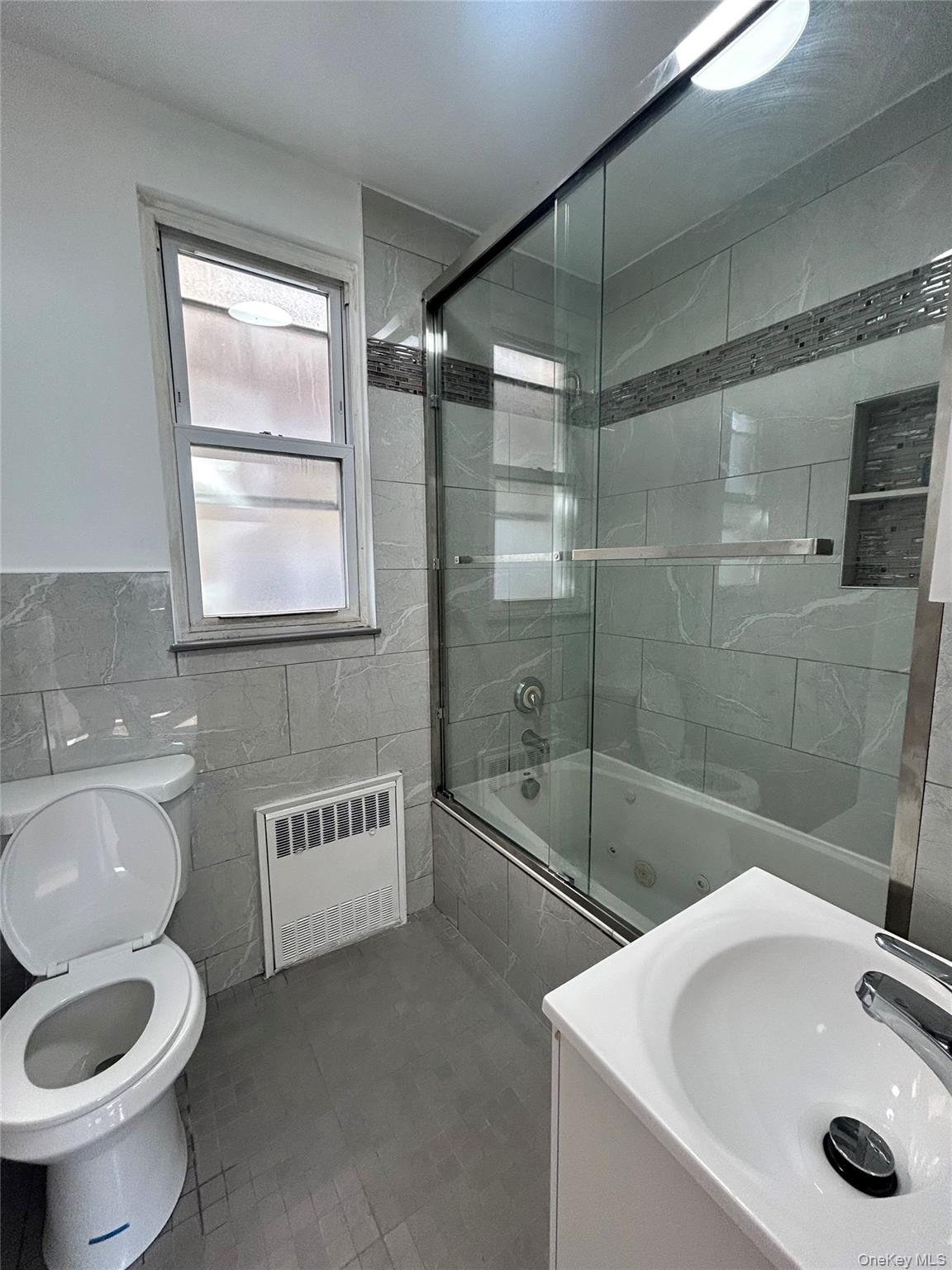 #6 photo, 1332 130th Street, कॉलेज पॉइंट College Point , NY 11356