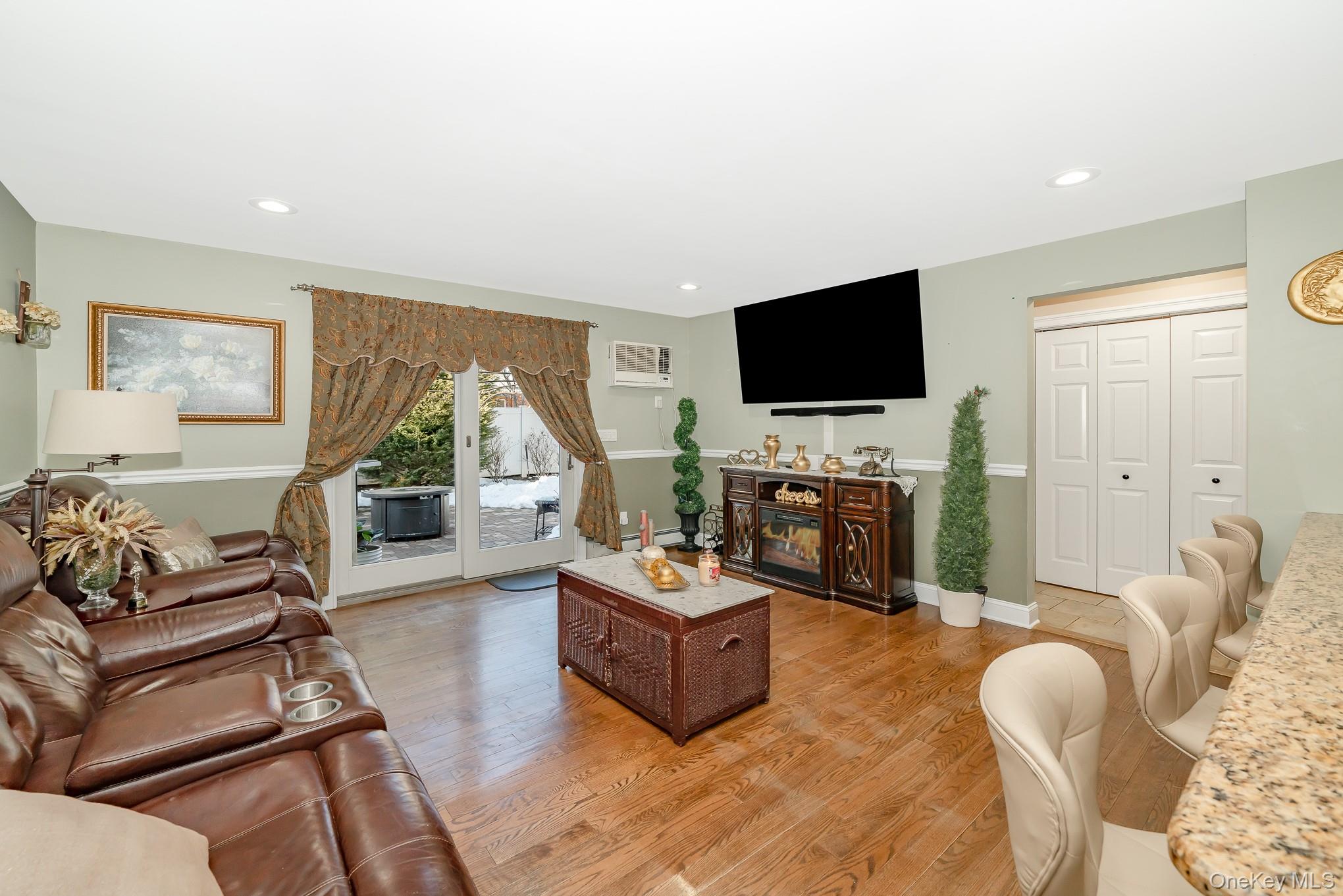 #4 photo, 25 Old Mill Road, 長島 Merrick , NY 11566