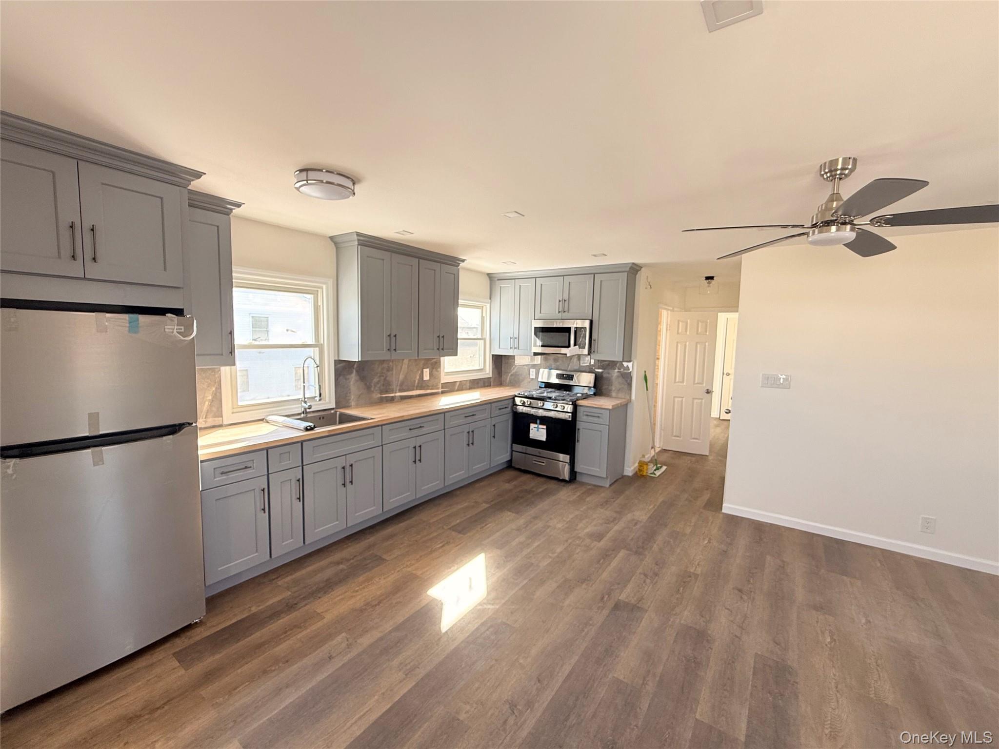 #1 photo, 351 Roquette Avenue, 롱 아일랜드 Floral Park , NY 11001