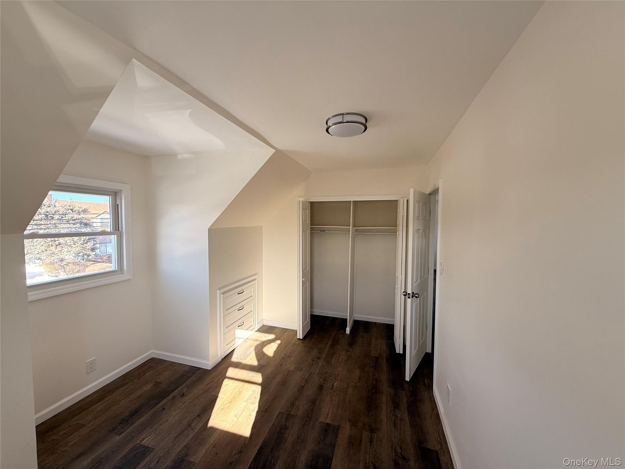 #3 photo, 351 Roquette Avenue, 롱 아일랜드 Floral Park , NY 11001