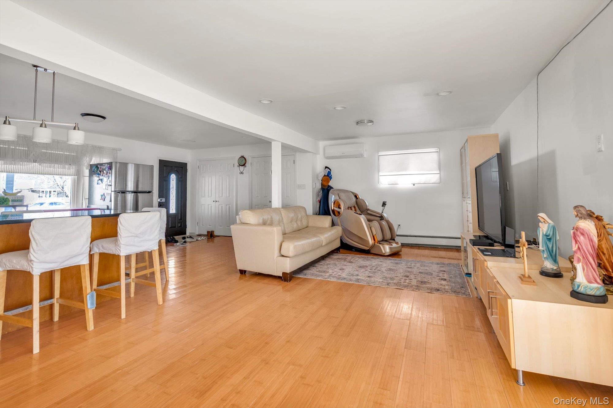 #3 photo, 4 Carriage Lane, ナッソー郡 Levittown , NY 11756