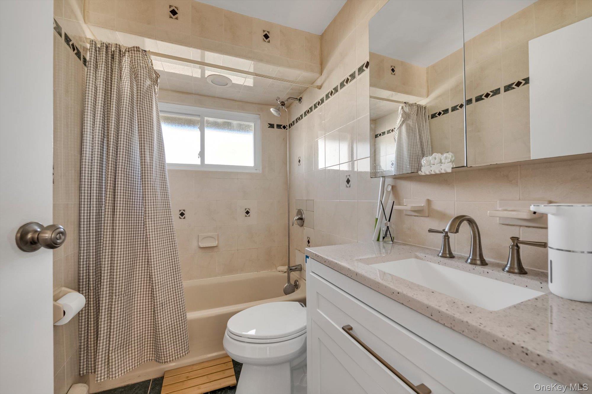 #9 photo, 4 Carriage Lane, ナッソー郡 Levittown , NY 11756