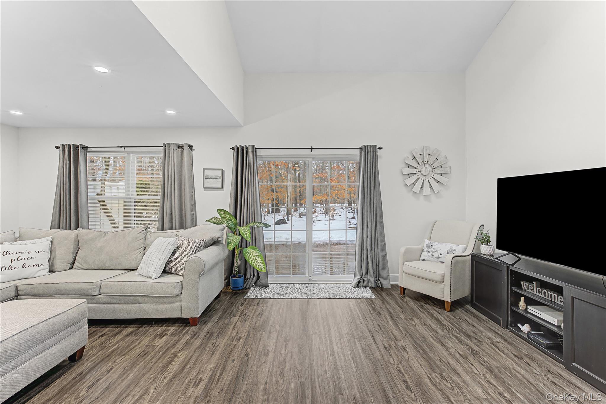 #16 photo, 168 Gothic Circle, Manorville , NY 11949