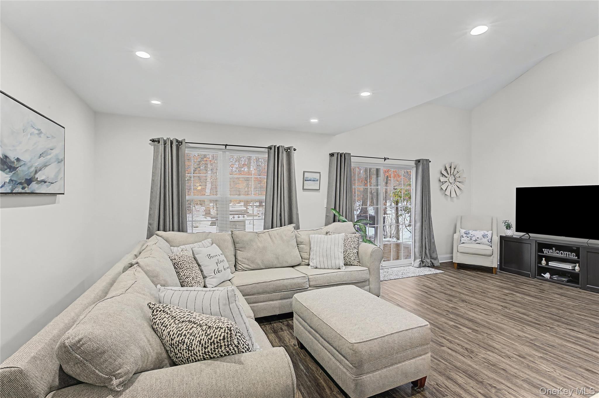 #20 photo, 168 Gothic Circle, Manorville , NY 11949