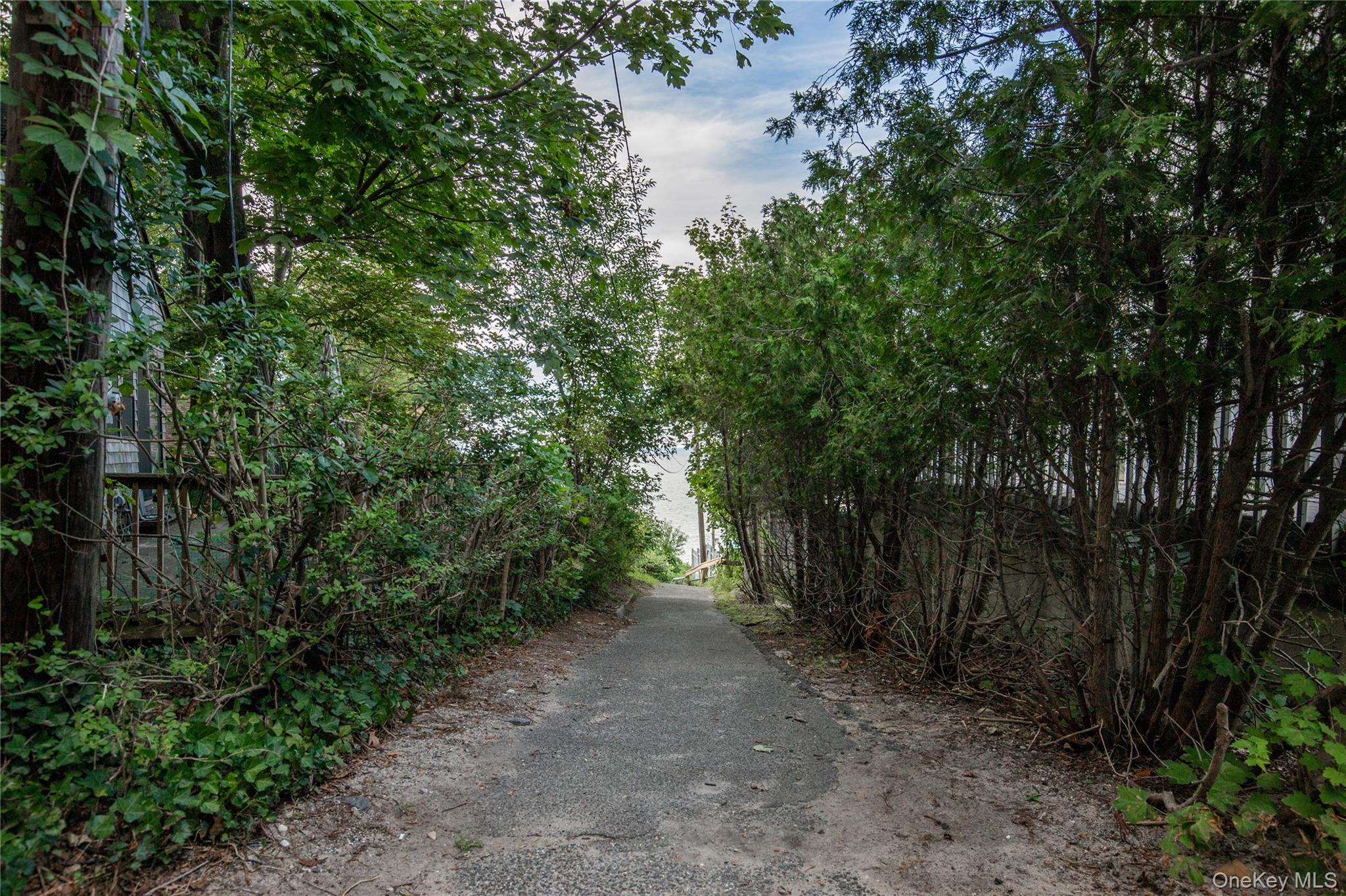 #16 photo, 28 Anchor Path, Baiting Hollow , NY 11933