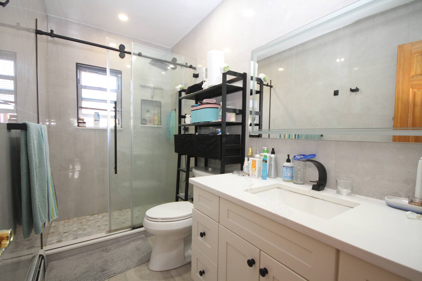 #5 photo, 195-33 39th Ave, Flushing , NY 11358