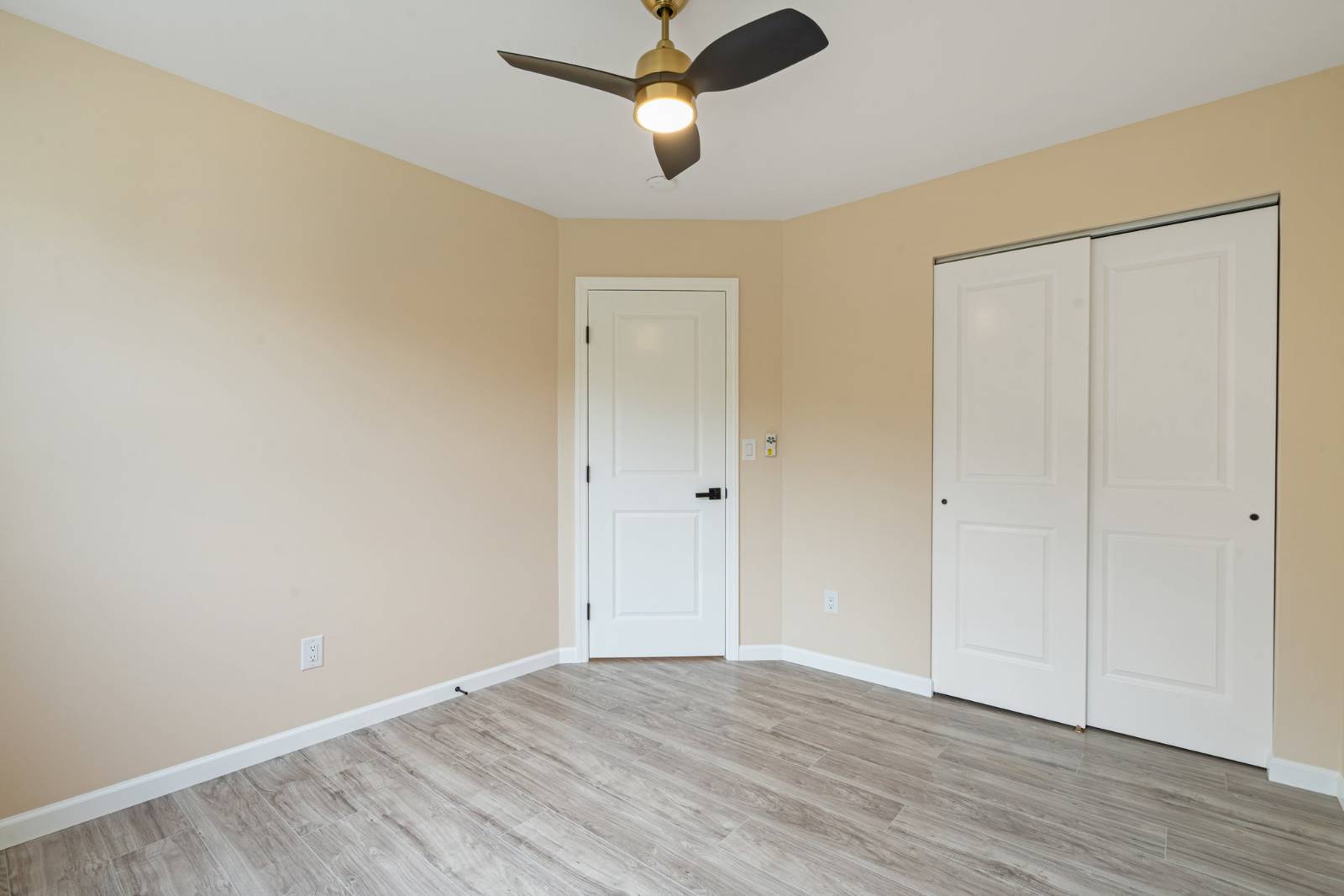 #11 photo, 6 Doe Path, Coram , NY 11727