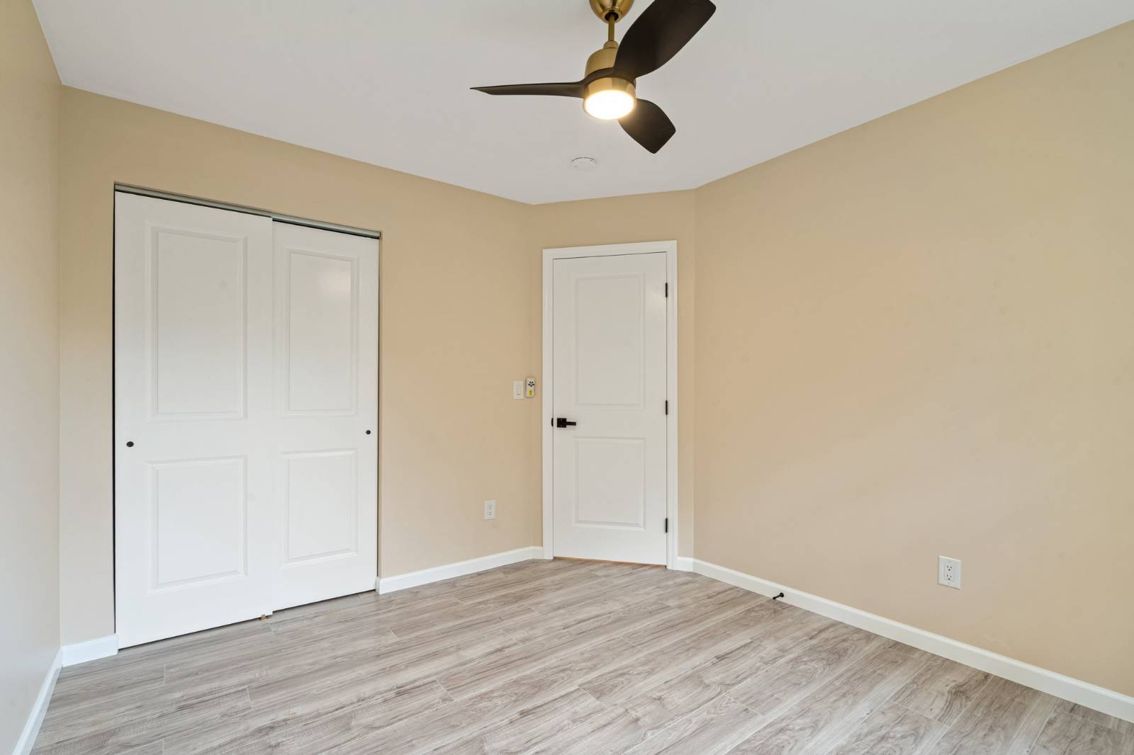 #12 photo, 6 Doe Path, Coram , NY 11727