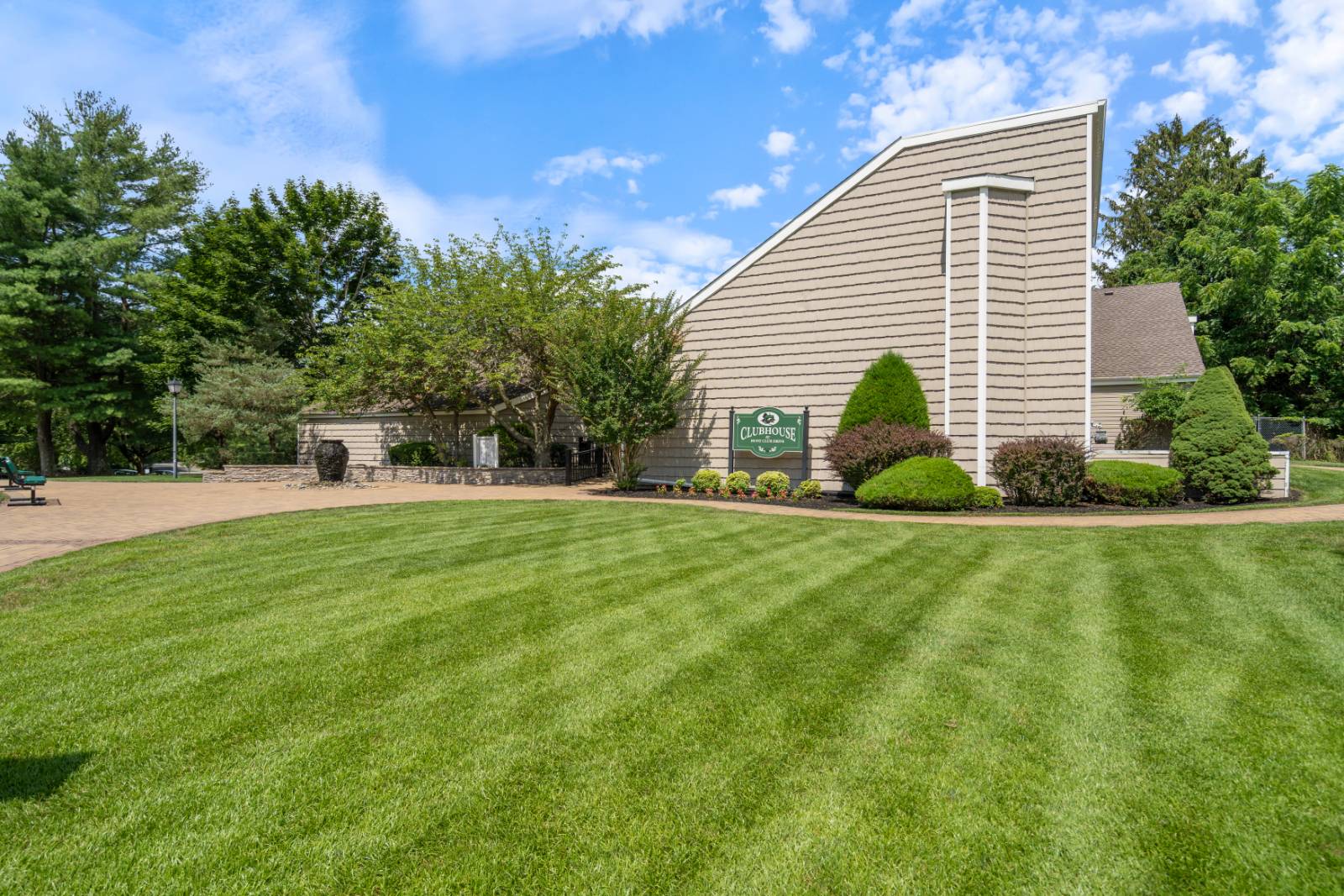 #24 photo, 6 Doe Path, Coram , NY 11727