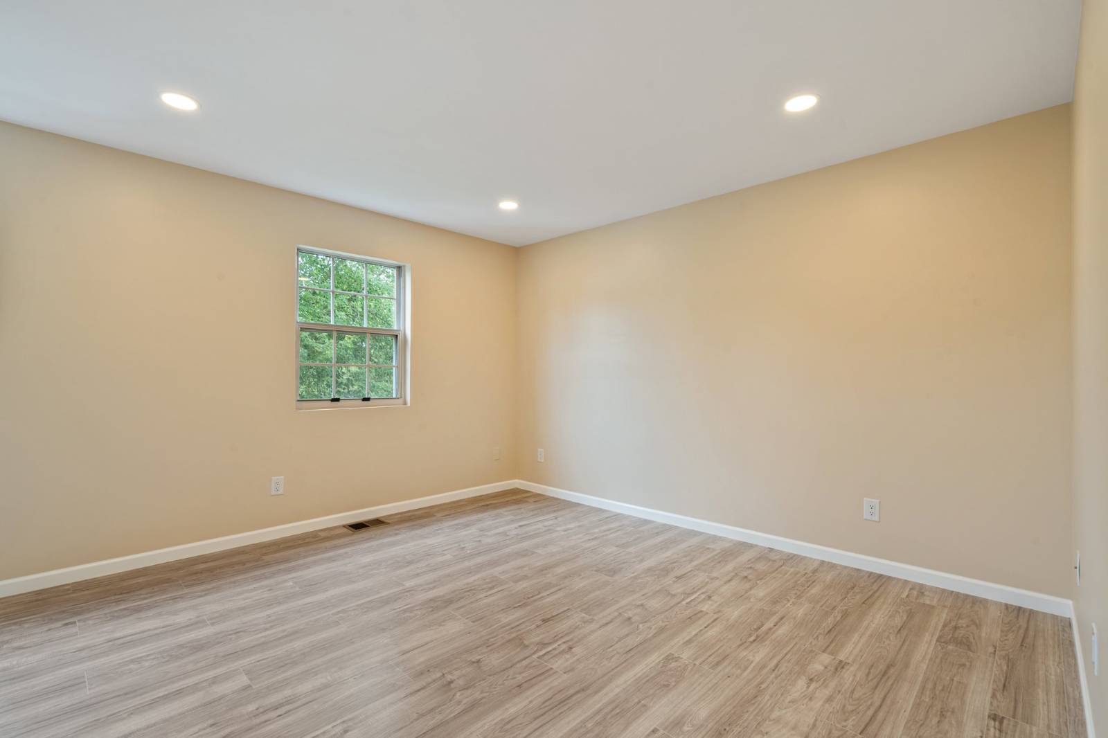 #8 photo, 6 Doe Path, Coram , NY 11727