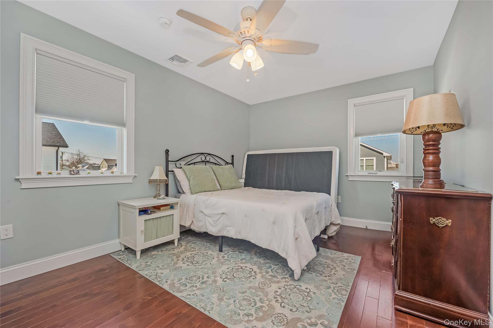 #16 photo, 24 North Boulevard, नासाउ काउंटी East Rockaway , NY 11518