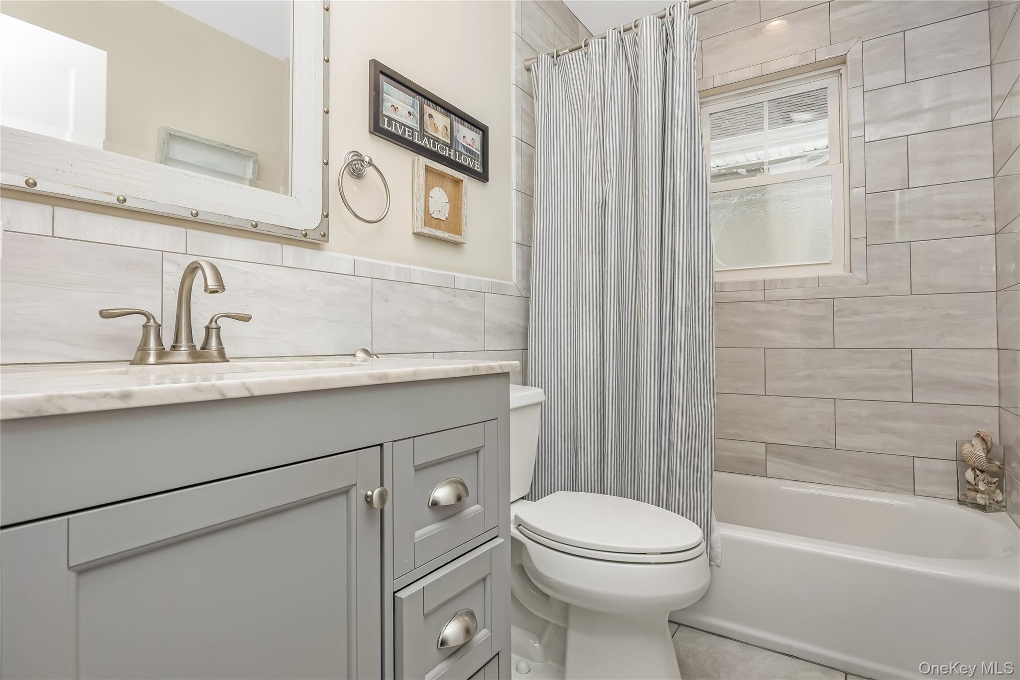 #17 photo, 24 North Boulevard, नासाउ काउंटी East Rockaway , NY 11518