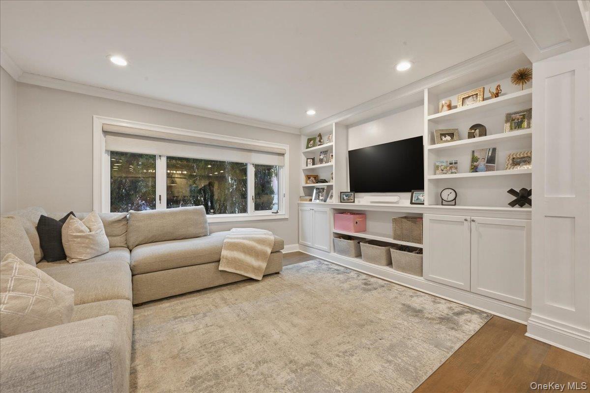 #16 photo, 3311 Hewlett Avenue, Merrick , NY 11566