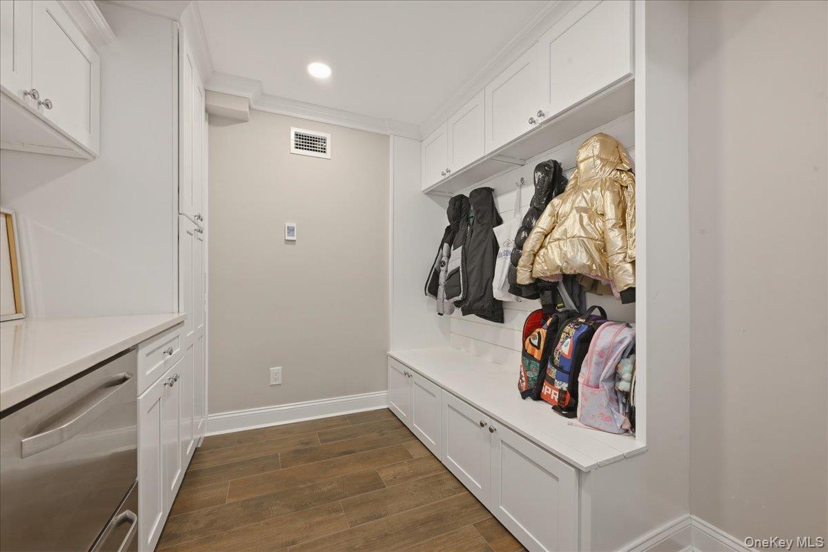 #18 photo, 3311 Hewlett Avenue, Merrick , NY 11566