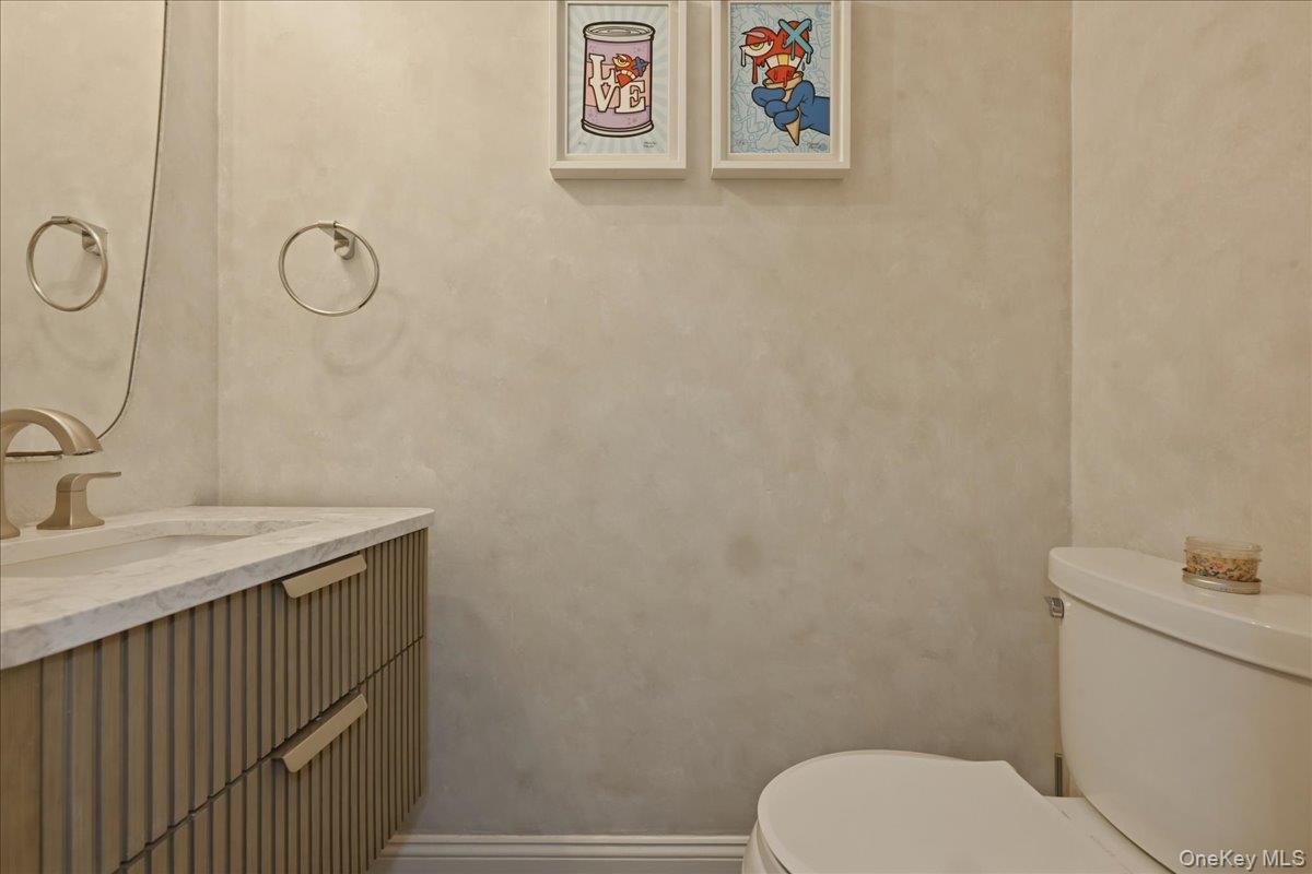 #19 photo, 3311 Hewlett Avenue, Merrick , NY 11566