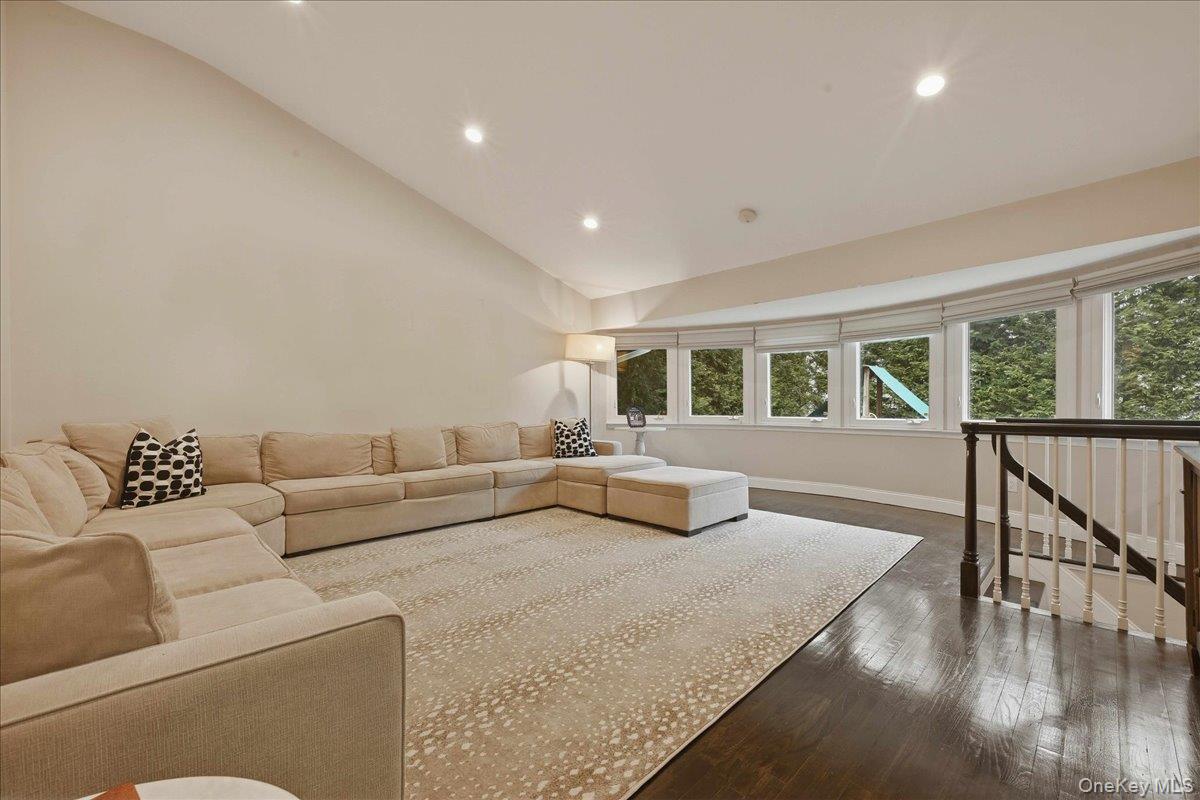 #20 photo, 3311 Hewlett Avenue, Merrick , NY 11566