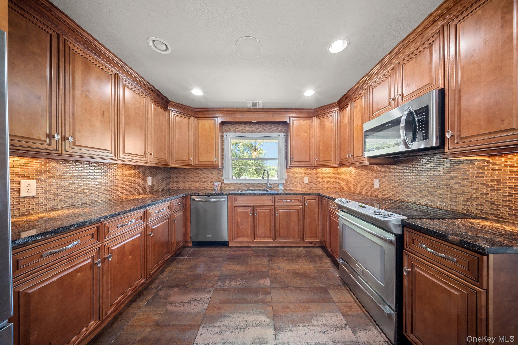 #10 photo, Lake Grove, 东长岛 Lake Grove , NY 11755