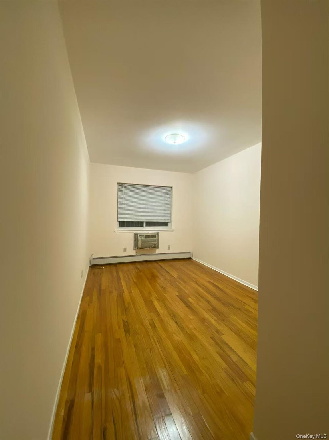 #5 photo, 4222 163rd Street, קווינס Flushing , NY 11358