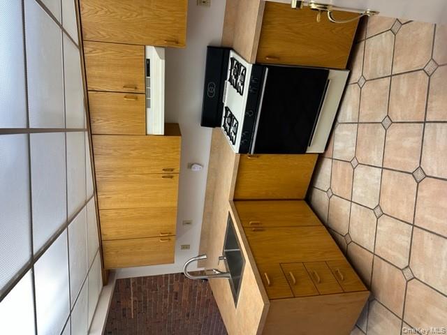 #8 photo, 528 Main Street, Beacon , NY 12508