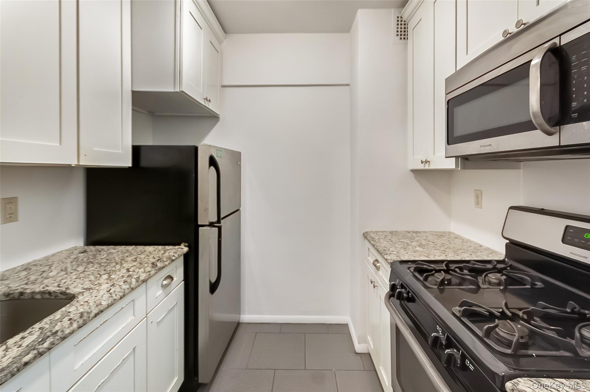 #4 photo, 665 Thwaites Place, הברונקס Bronx , NY 10467