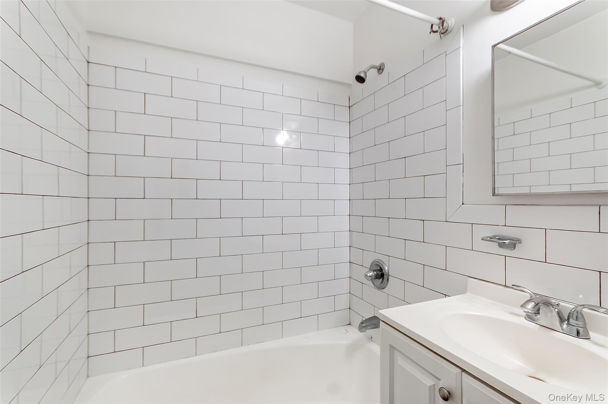 #7 photo, 665 Thwaites Place, הברונקס Bronx , NY 10467