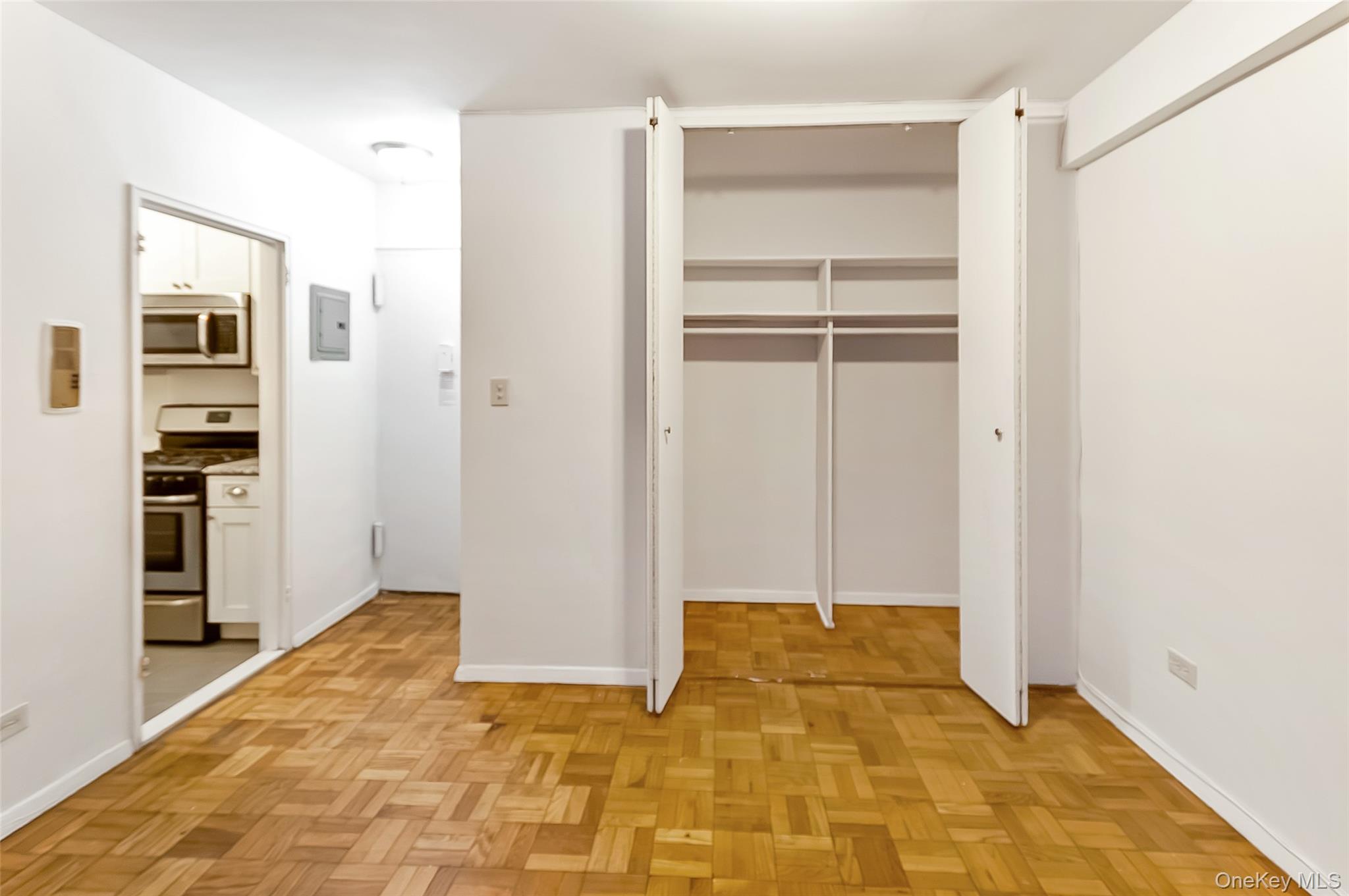 #8 photo, 665 Thwaites Place, הברונקס Bronx , NY 10467