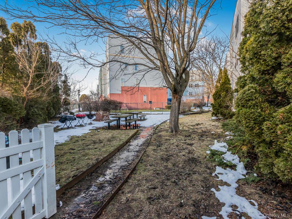 #17 photo, 121 Sunset Boulevard, הברונקס Bronx , NY 10473