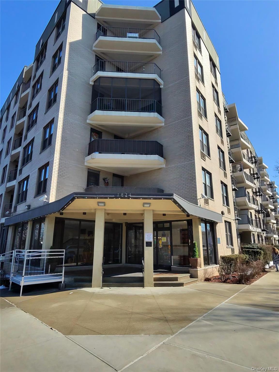 #1 photo, 1874 Pelham Parkway, ব্রঙ্কস Bronx , NY 10461