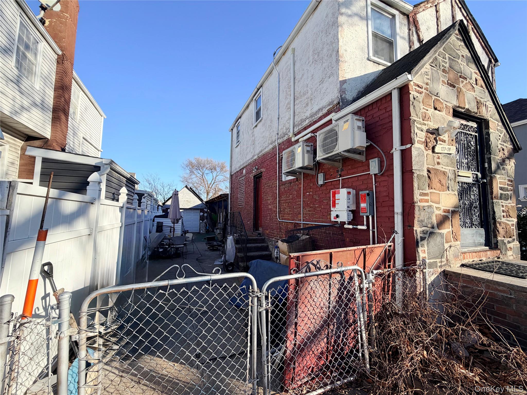 #3 photo, 13309 Van Wyck Expressway, 뉴욕퀸즈 Jamaica , NY 11436