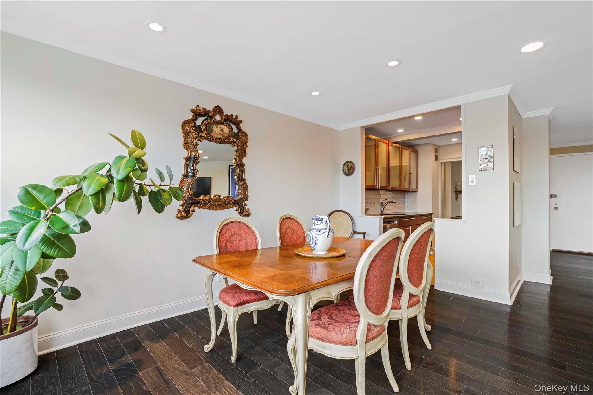 #8 photo, 12 Old Mamaroneck Avenue, White Plains , NY 10605