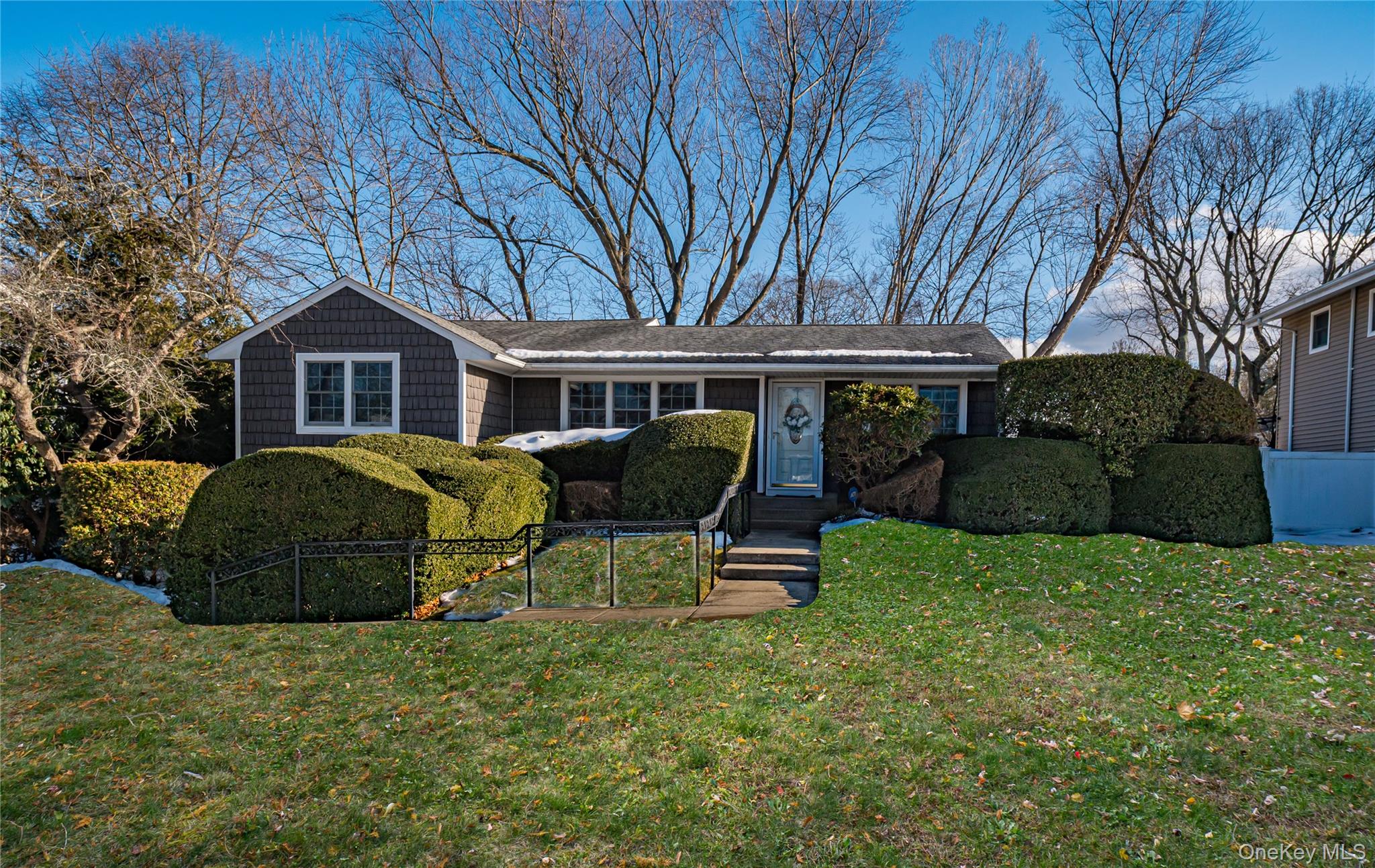 #1 photo, 16 Landview Drive, מחוז סאפוק Kings Park , NY 11754