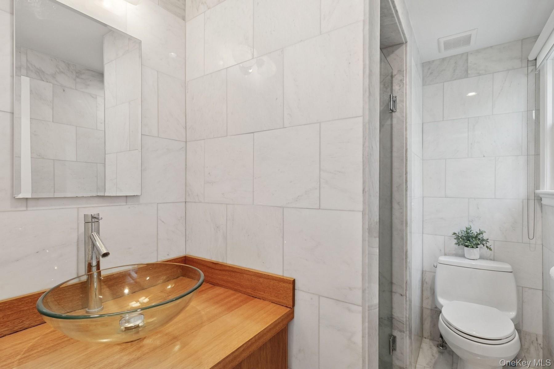 #18 photo, 80 Towd Point Road, מחוז סאפוק Southampton , NY 11968