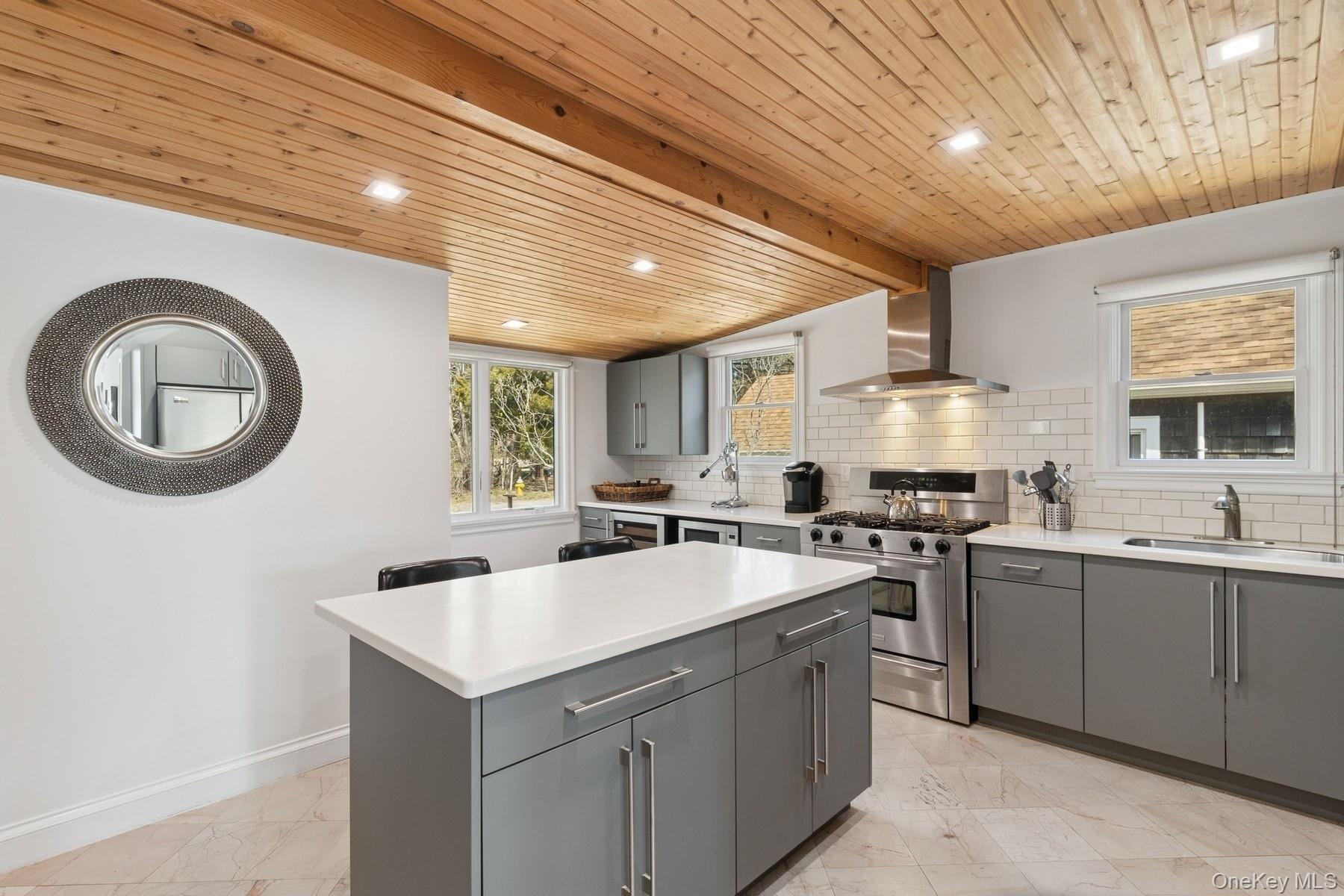 #8 photo, 80 Towd Point Road, מחוז סאפוק Southampton , NY 11968