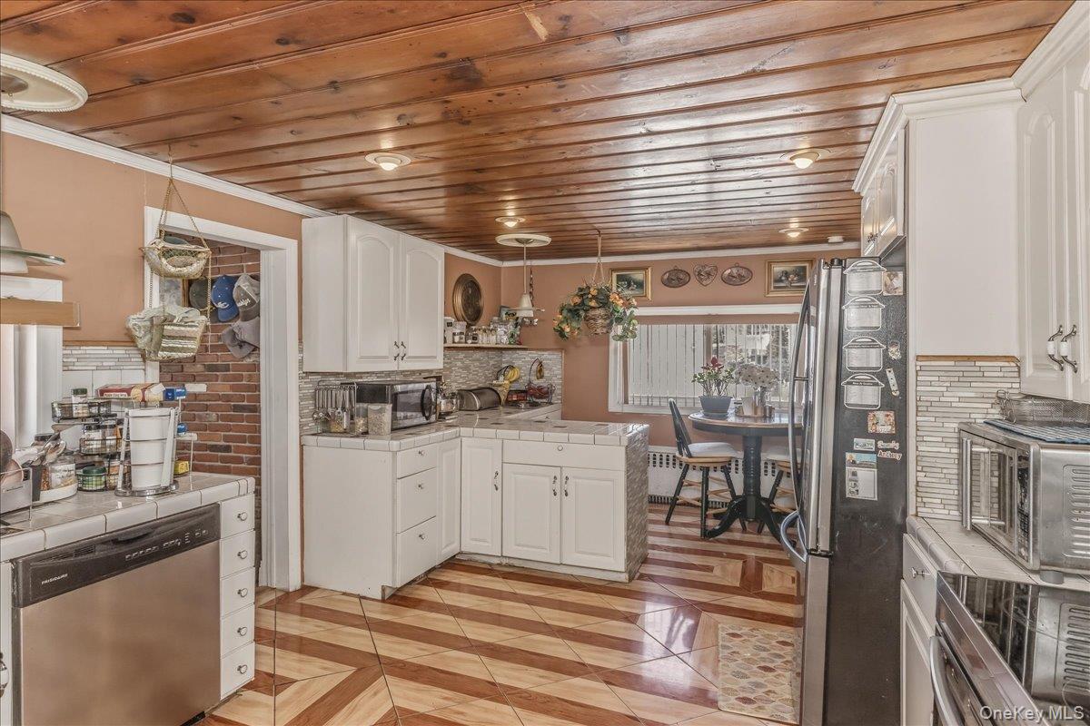 #16 photo, 12 Stone Boulevard, Massapequa , NY 11758