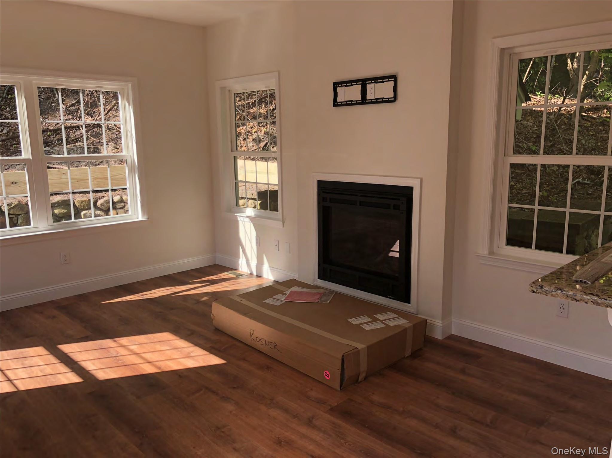 #17 photo, 105 Liberty Avenue, 롱 아일랜드 Port Jefferson , NY 11777