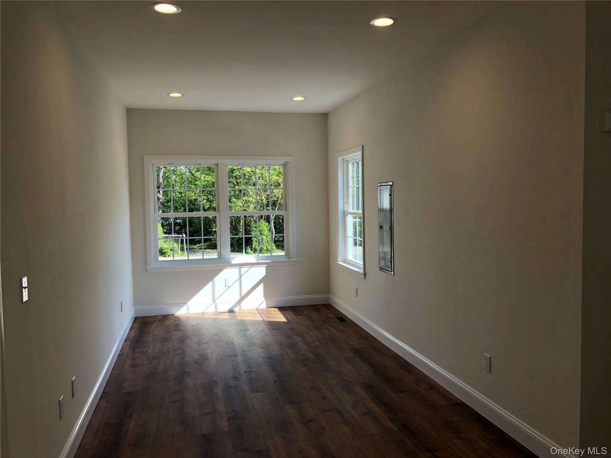 #19 photo, 105 Liberty Avenue, 롱 아일랜드 Port Jefferson , NY 11777