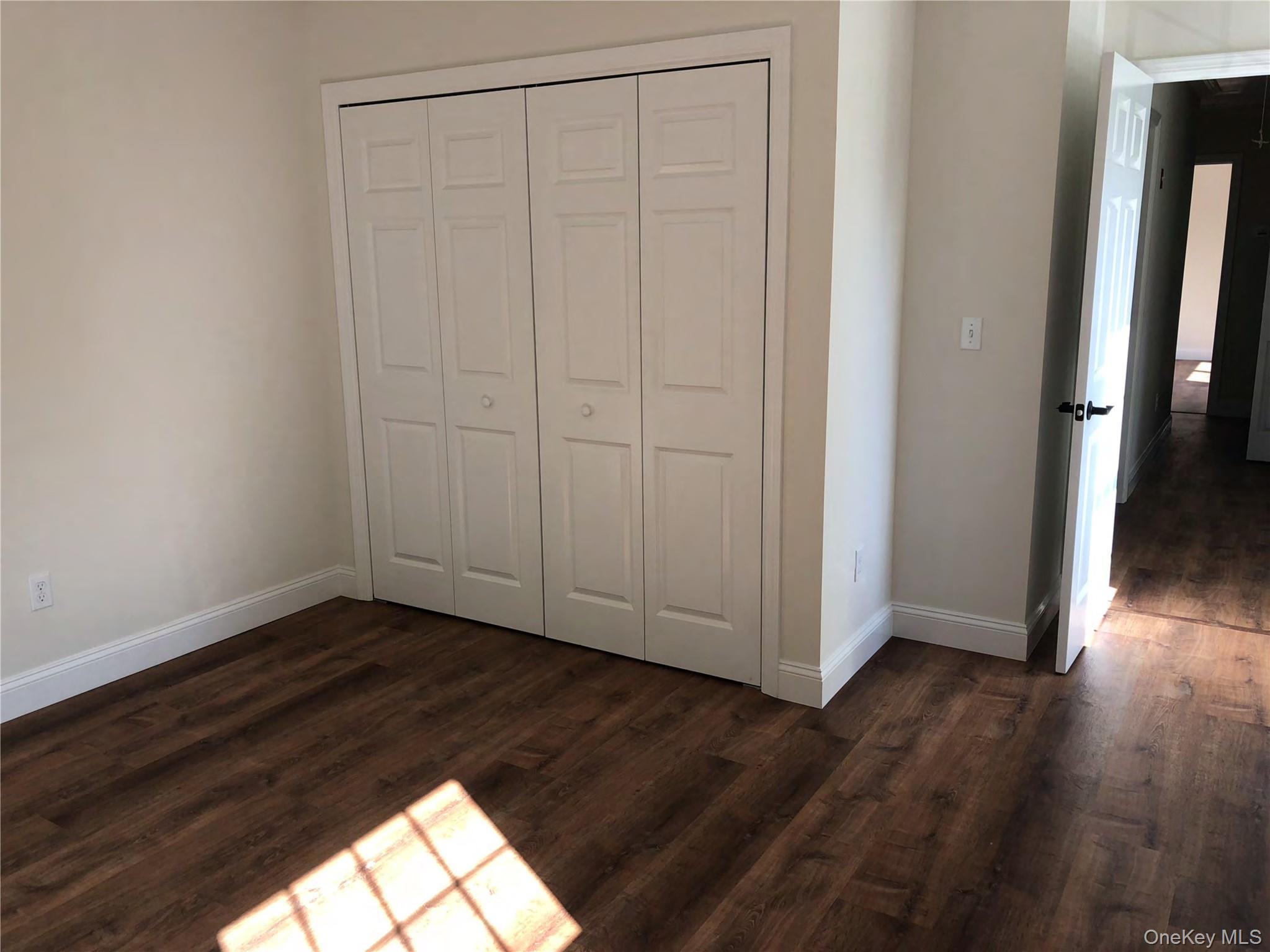 #6 photo, 105 Liberty Avenue, 롱 아일랜드 Port Jefferson , NY 11777