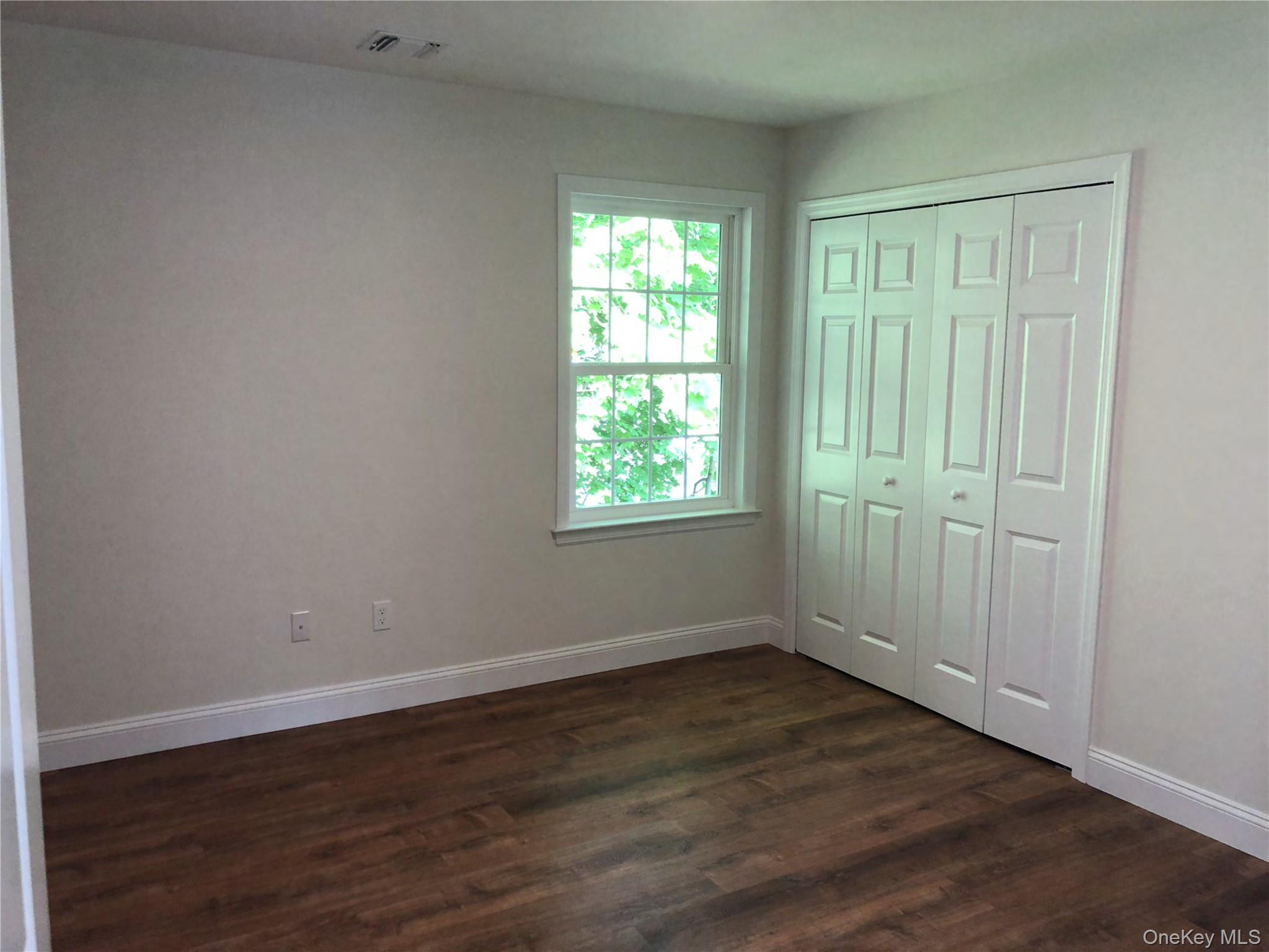 #7 photo, 105 Liberty Avenue, 롱 아일랜드 Port Jefferson , NY 11777