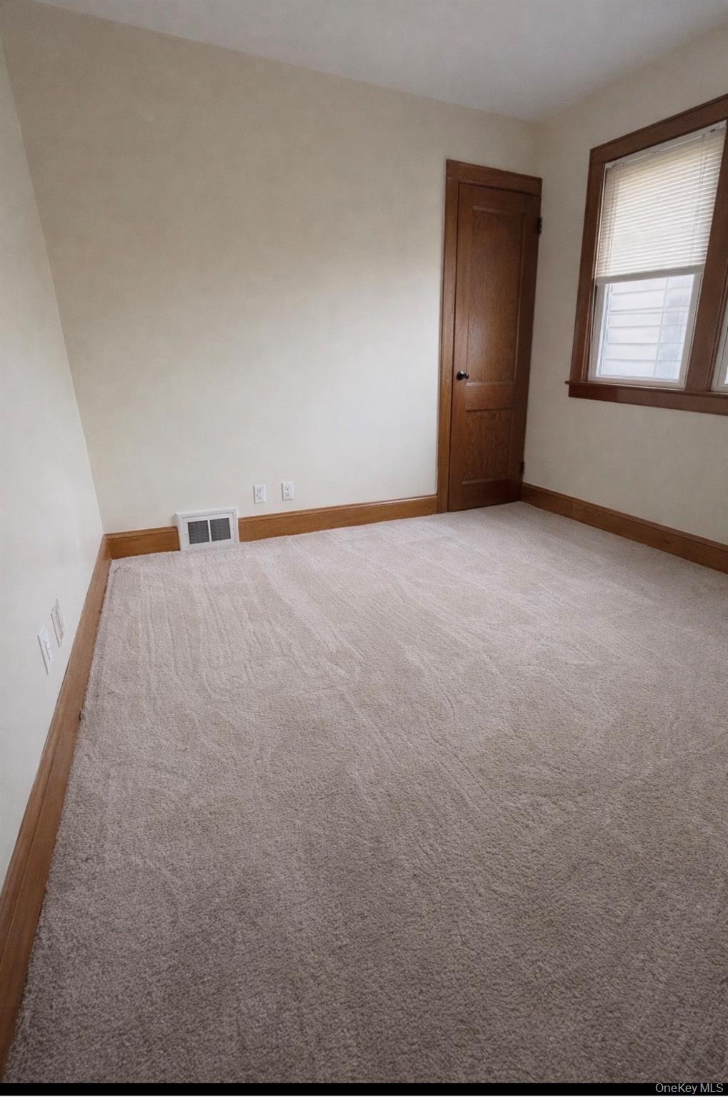 #10 photo, Lindenhurst, 东长岛 Lindenhurst , NY 11757