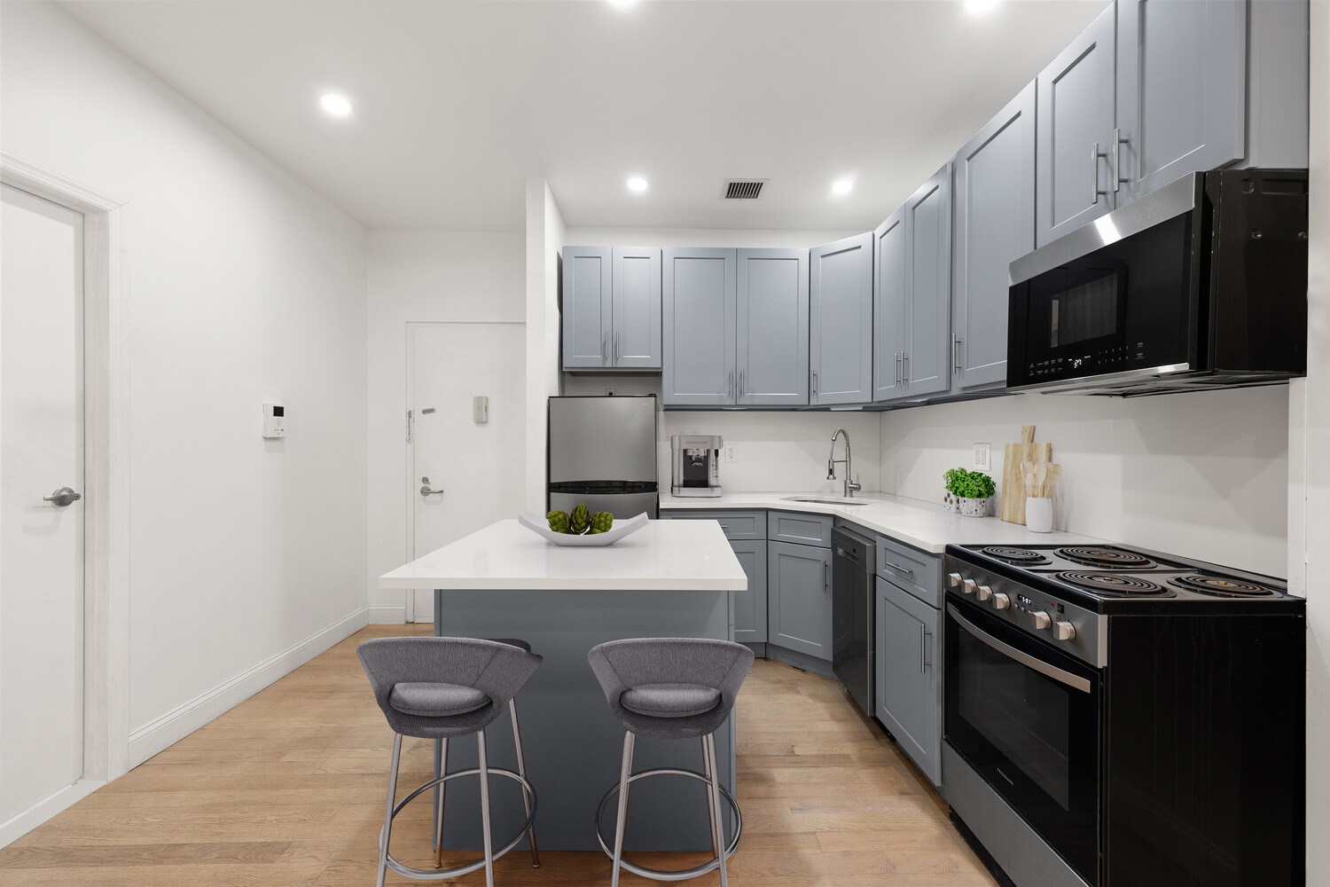 #10 photo, 447 W 47TH Street, Hell's Kitchen , NY 10036