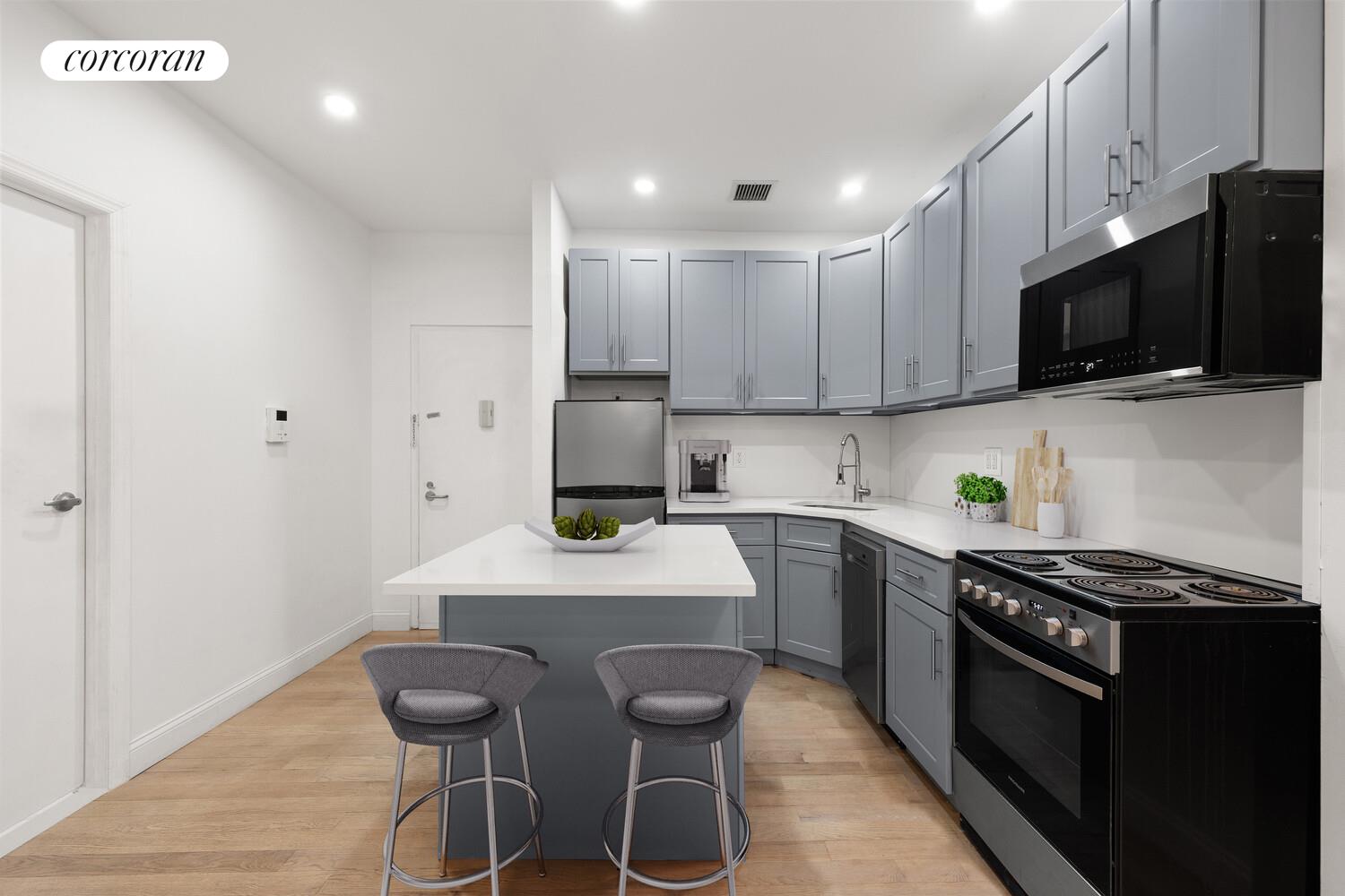 #13 photo, 447 W 47TH Street, Hell's Kitchen , NY 10036