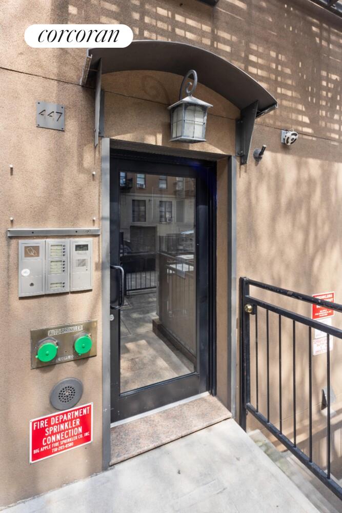 #2 photo, 447 W 47TH Street, Hell's Kitchen , NY 10036
