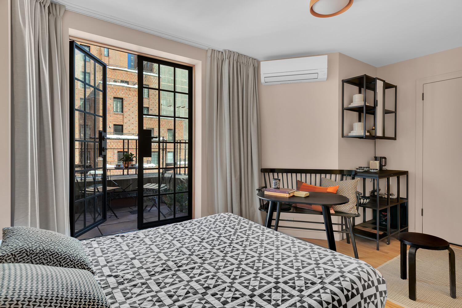 #3 photo, 304 E 41ST Street, मैनहटन Murray Hill , NY 10017