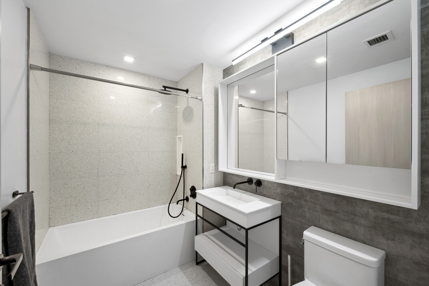 #11 photo, 181 E 101ST Street, 맨해튼 East Harlem , NY 10029