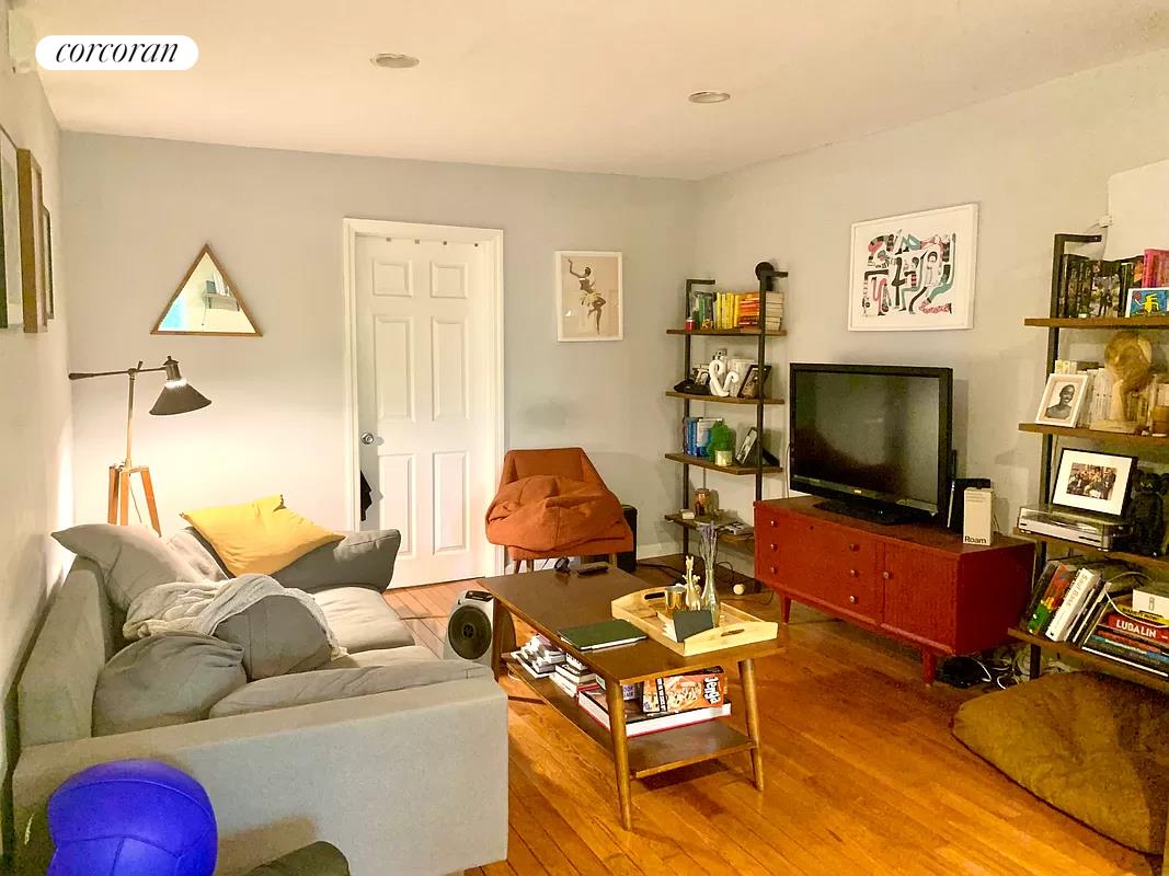 #11 photo, Brooklyn, ब्रुकलीन Bedford-Stuyvesant , NY 11221