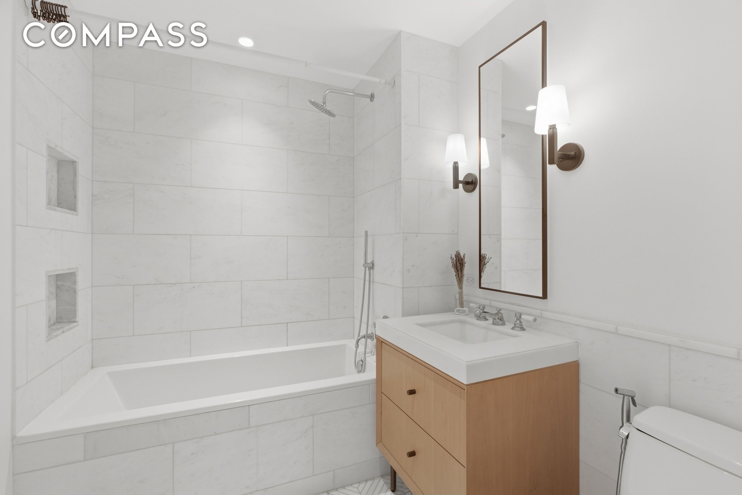 #11 photo, 300 W 122nd Street, 맨해튼 Harlem , NY 10027