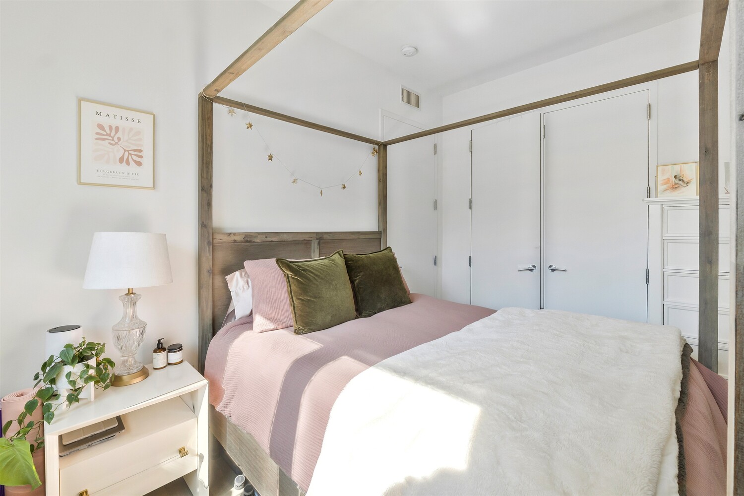 #13 photo, 416 W 52ND Street, Hell's Kitchen , NY 10019